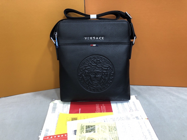 スーパーコピーブランドバッグ正面デザイン