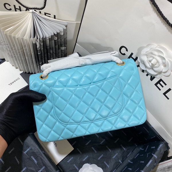 シャネルバッグレプリカ背面デザイン