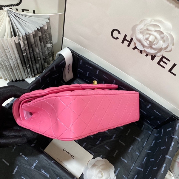シャネルバッグレプリカ角部分ディテール