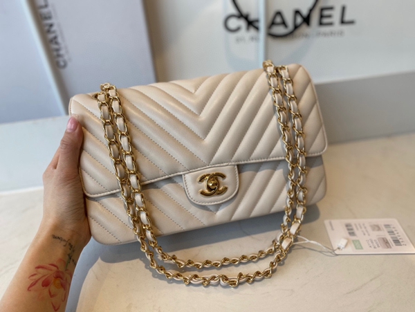 シャネルバッグレプリカ背面デザイン