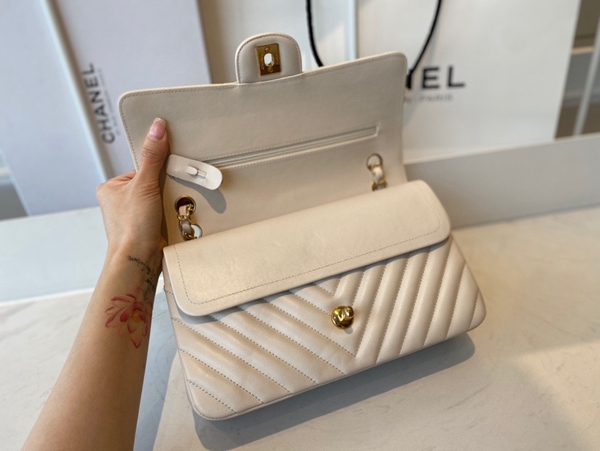 シャネルバッグレプリカ角部分ディテール