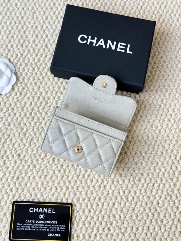 コピーシャネル激安財布着用イメージ
