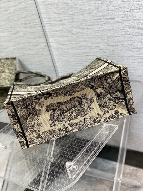ディオールバッグ角部分ディテール