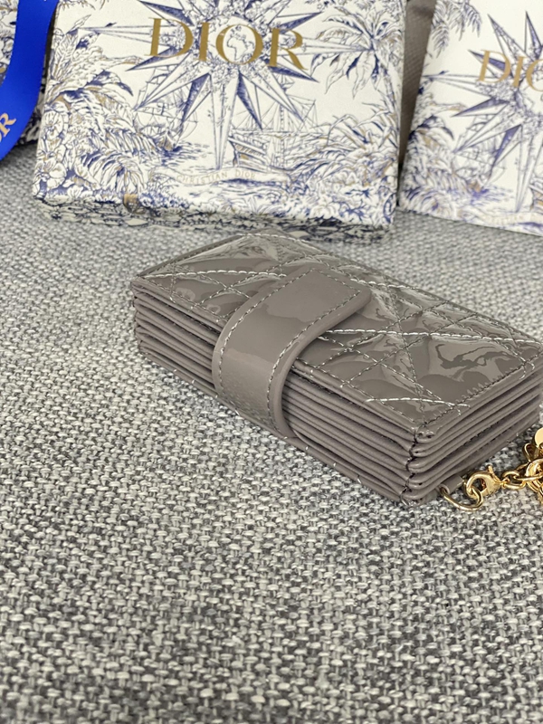 ディオール財布側面デザイン
