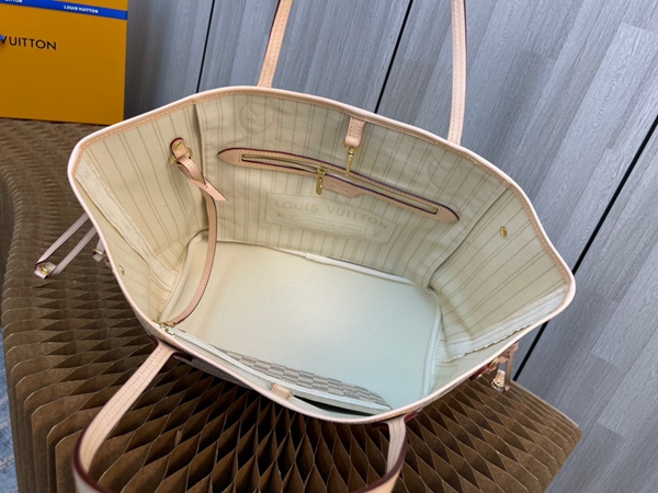 N級品ルイヴィトンバッグ角部分ディテール