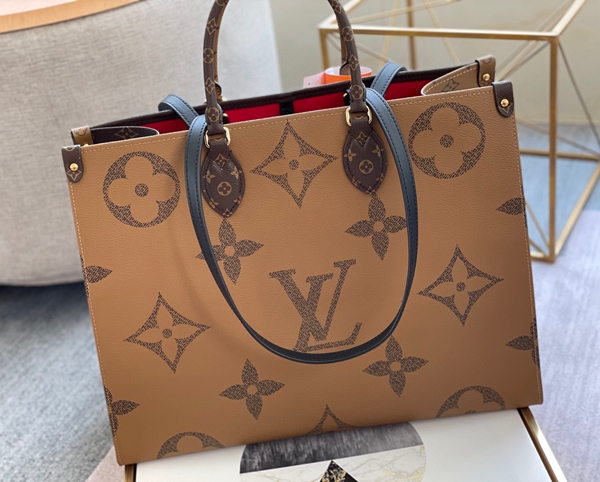 N級品ルイヴィトンバッグ背面デザイン