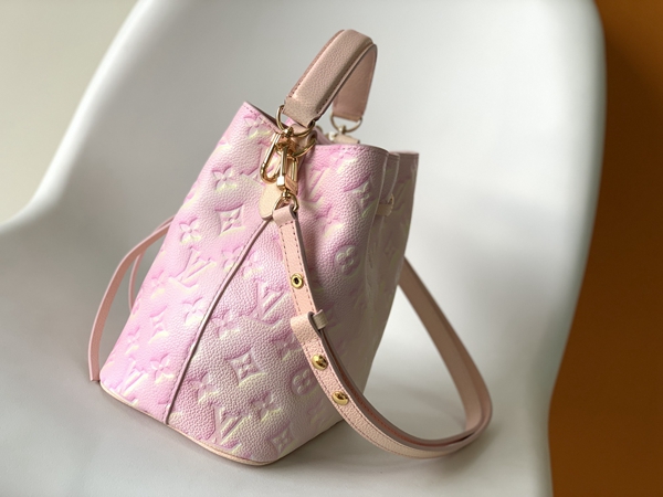 N級品ルイヴィトンバッグ背面デザイン