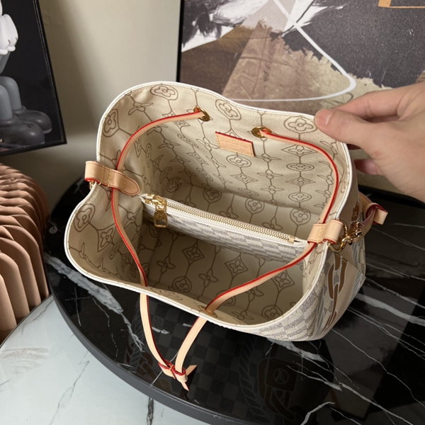 N級品ルイヴィトンバッグ着用イメージ
