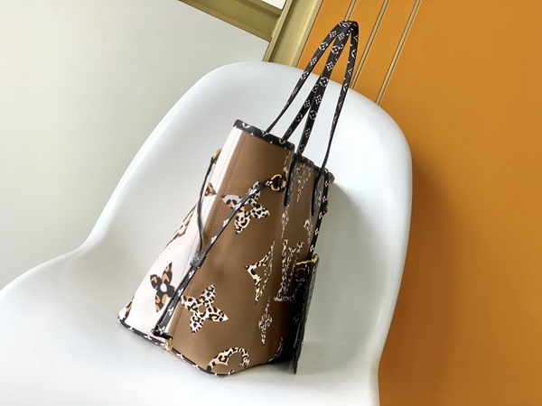 N級品ルイヴィトンバッグ背面デザイン