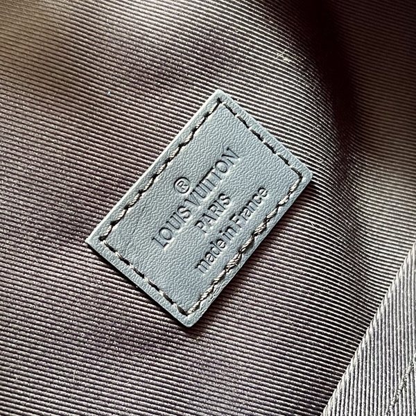N級品ルイヴィトンバッグ着用イメージ
