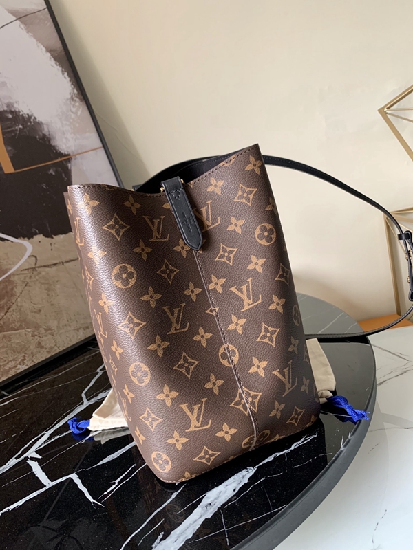 N級品ルイヴィトンバッグ背面デザイン