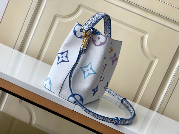 N級品ルイヴィトンバッグ背面デザイン