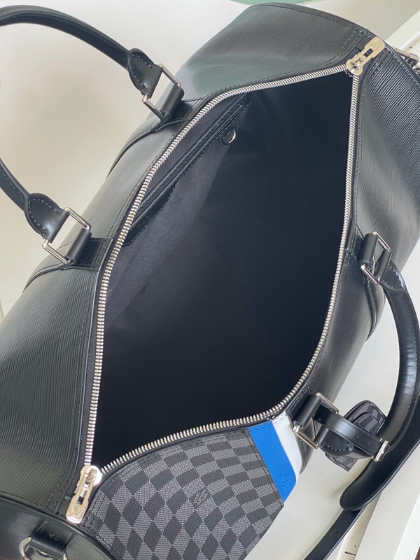 N級品ルイヴィトンバッグ着用イメージ