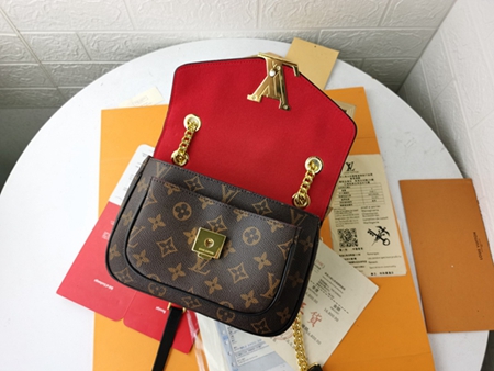 S級品ルイヴィトンバッグ角部分ディテール